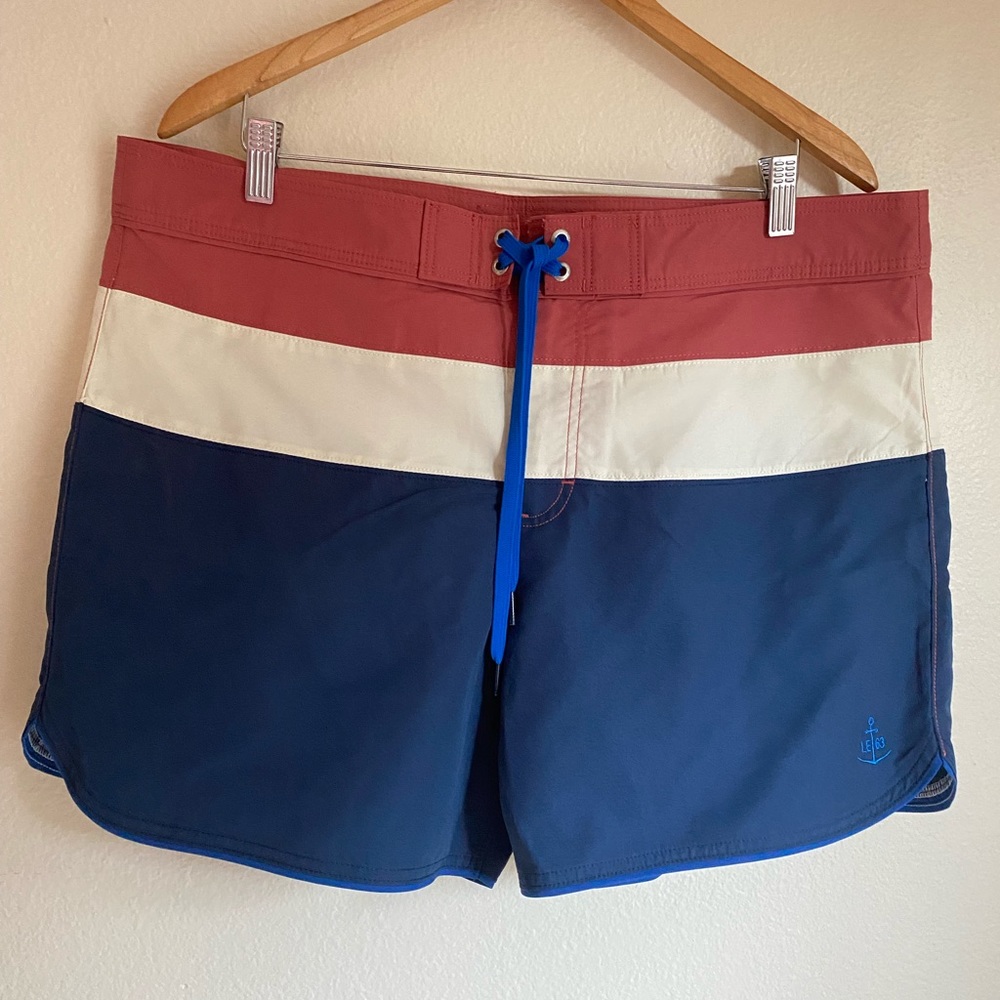 LANDS END SWIM TRUNKS SIZE 38